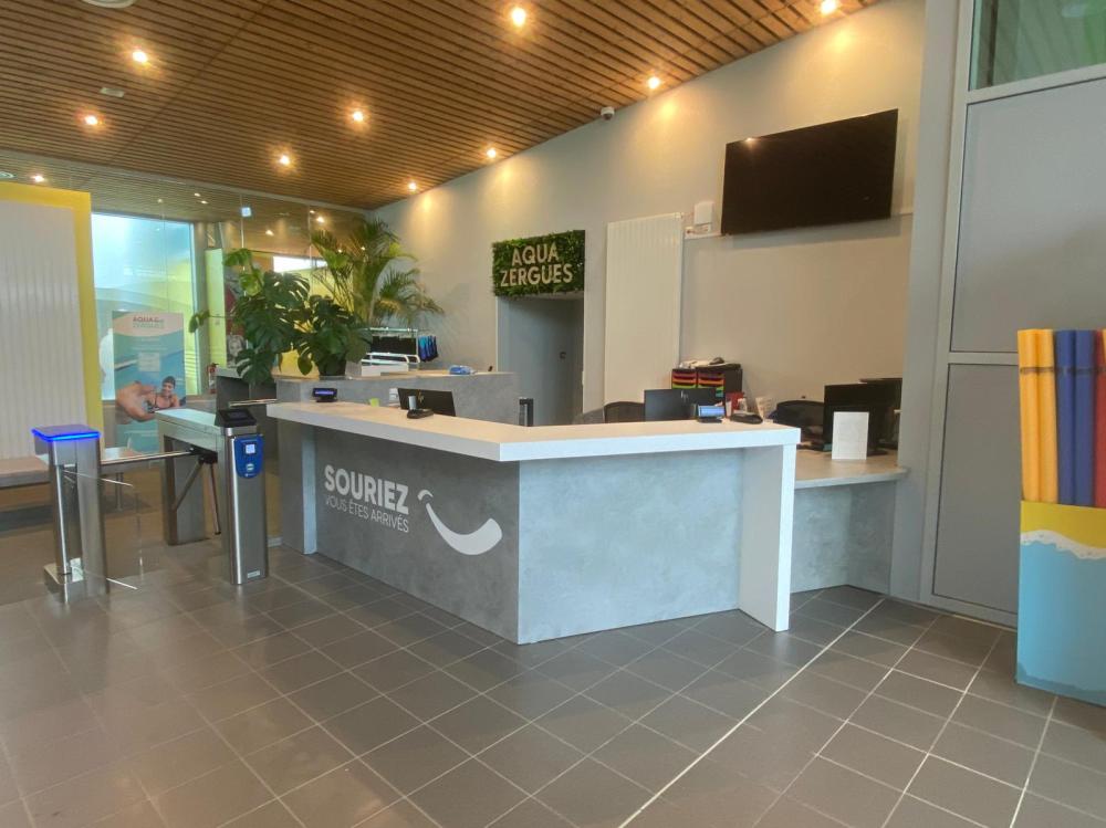 banque d'accueil piscine